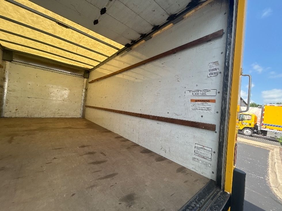 Light Duty Box Truck-Light and Medium Duty Trucks-GMC-2021-Savana G33903-Louisville-KY-115,870\n\t\tmiles-$ 23,000 - Image 12