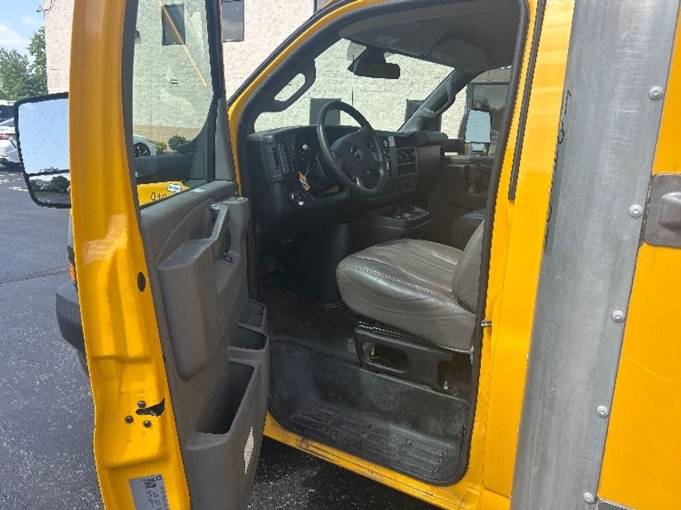 Light Duty Box Truck-Light and Medium Duty Trucks-GMC-2021-Savana G33903-Louisville-KY-115,870\n\t\tmiles-$ 23,000 - Image 16