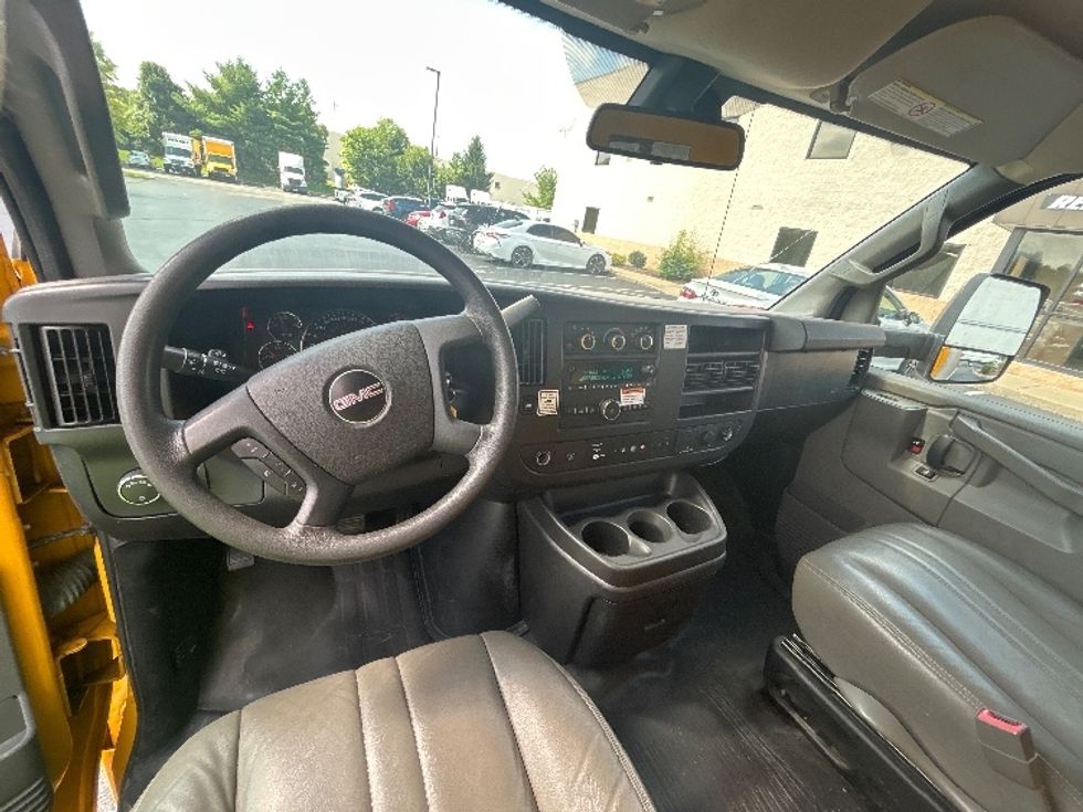 Light Duty Box Truck-Light and Medium Duty Trucks-GMC-2021-Savana G33903-Louisville-KY-115,870\n\t\tmiles-$ 23,000 - Image 18