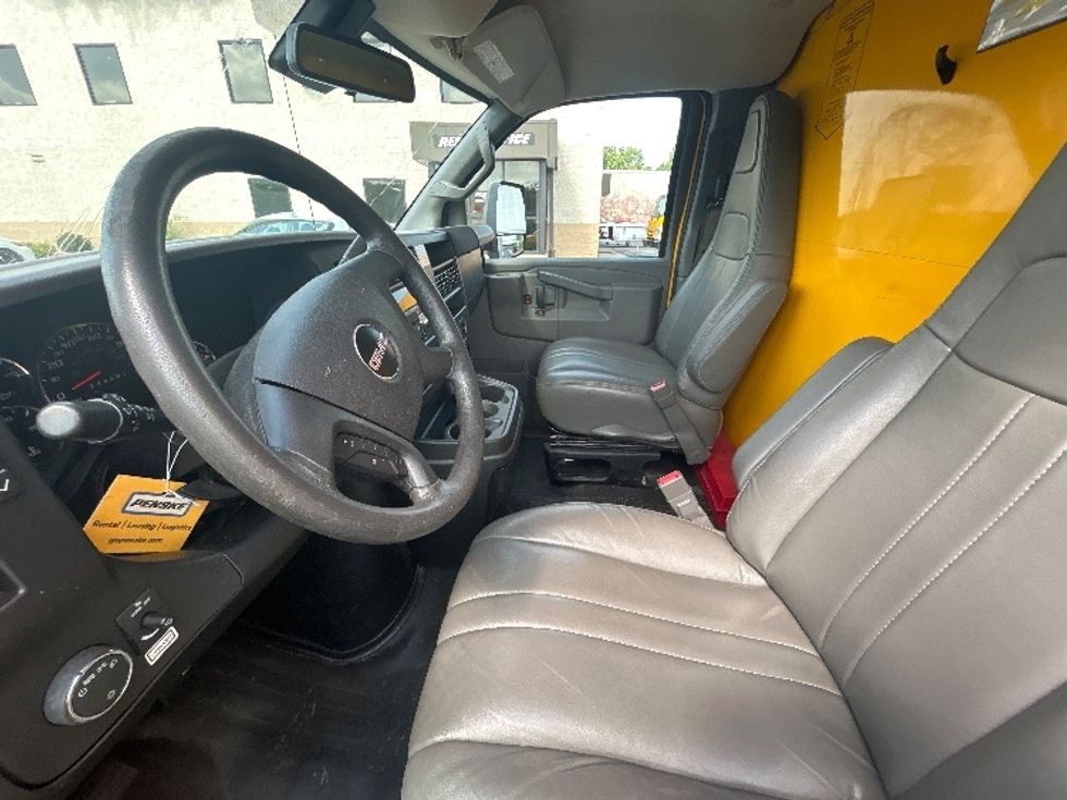 Light Duty Box Truck-Light and Medium Duty Trucks-GMC-2021-Savana G33903-Louisville-KY-115,870\n\t\tmiles-$ 23,000 - Image 19