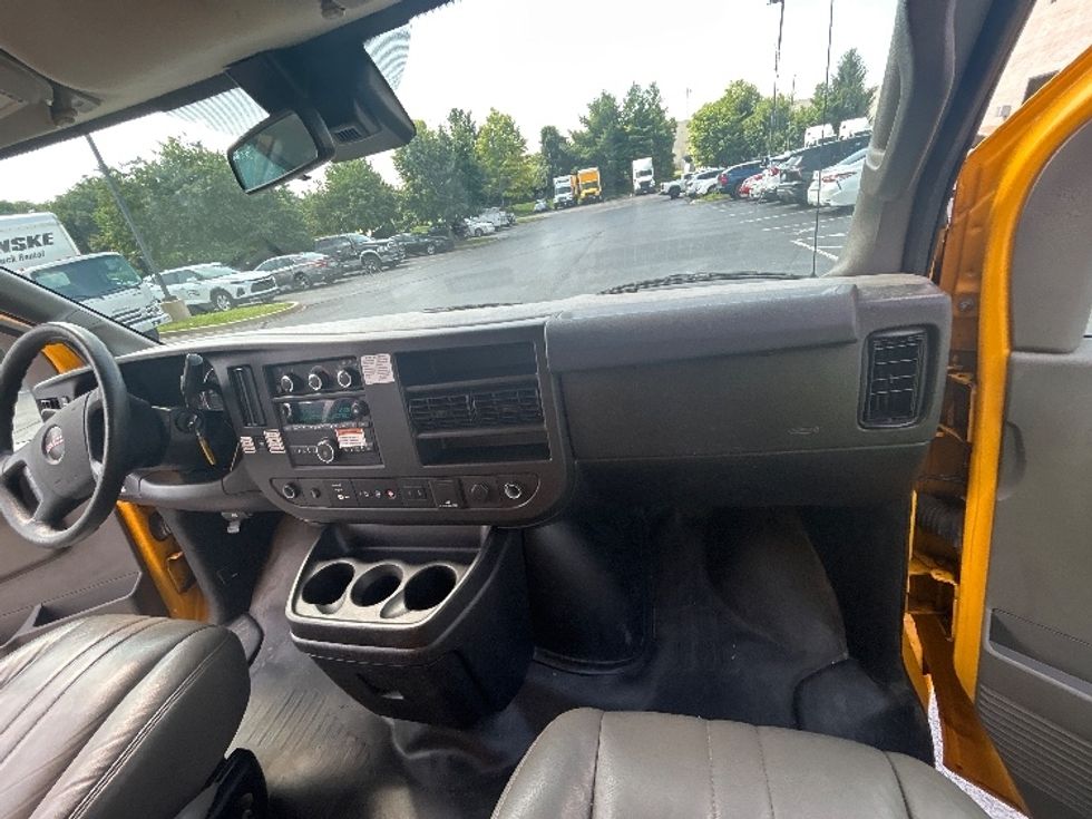 Light Duty Box Truck-Light and Medium Duty Trucks-GMC-2021-Savana G33903-Louisville-KY-115,870\n\t\tmiles-$ 23,000 - Image 21