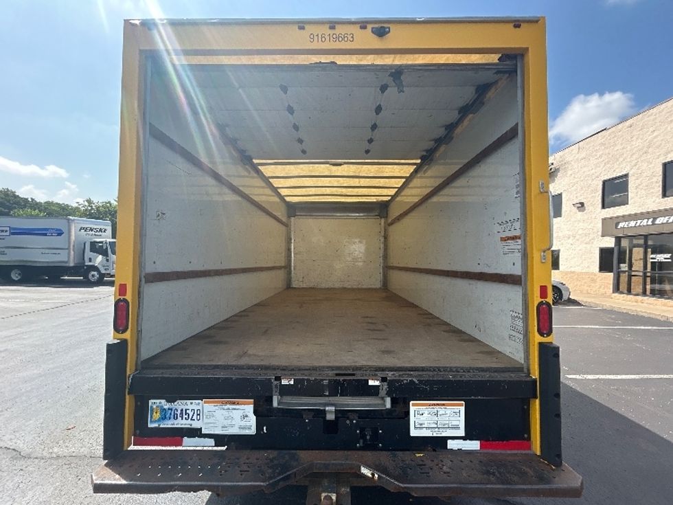 Light Duty Box Truck-Light and Medium Duty Trucks-GMC-2021-Savana G33903-Louisville-KY-115,870\n\t\tmiles-$ 23,000 - Image 8