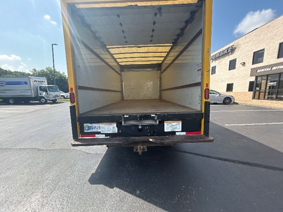 Light Duty Box Truck-Light and Medium Duty Trucks-GMC-2021-Savana G33903-Louisville-KY-115,870\n\t\tmiles-$ 23,000 - Image 9