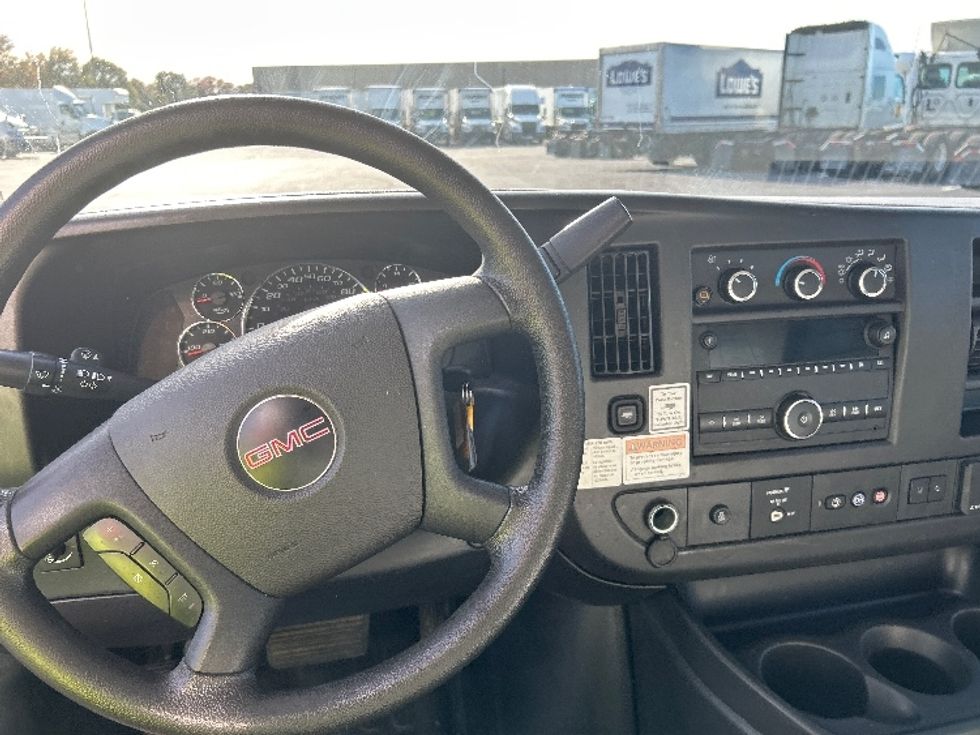 Light Duty Box Truck-Light and Medium Duty Trucks-GMC-2021-Savana G33903-Louisville-KY-125,345\n\t\tmiles-$ 27,000 - Image 17