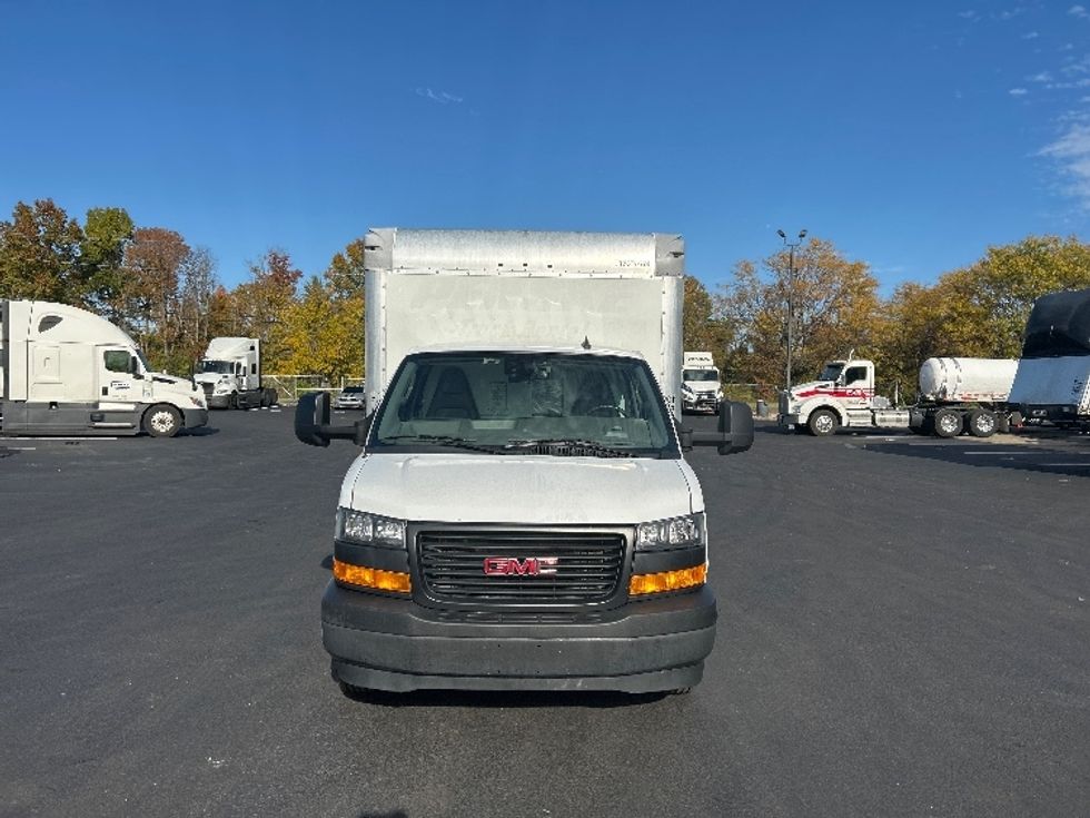 Light Duty Box Truck-Light and Medium Duty Trucks-GMC-2021-Savana G33903-Louisville-KY-125,345\n\t\tmiles-$ 27,000 - Image 2