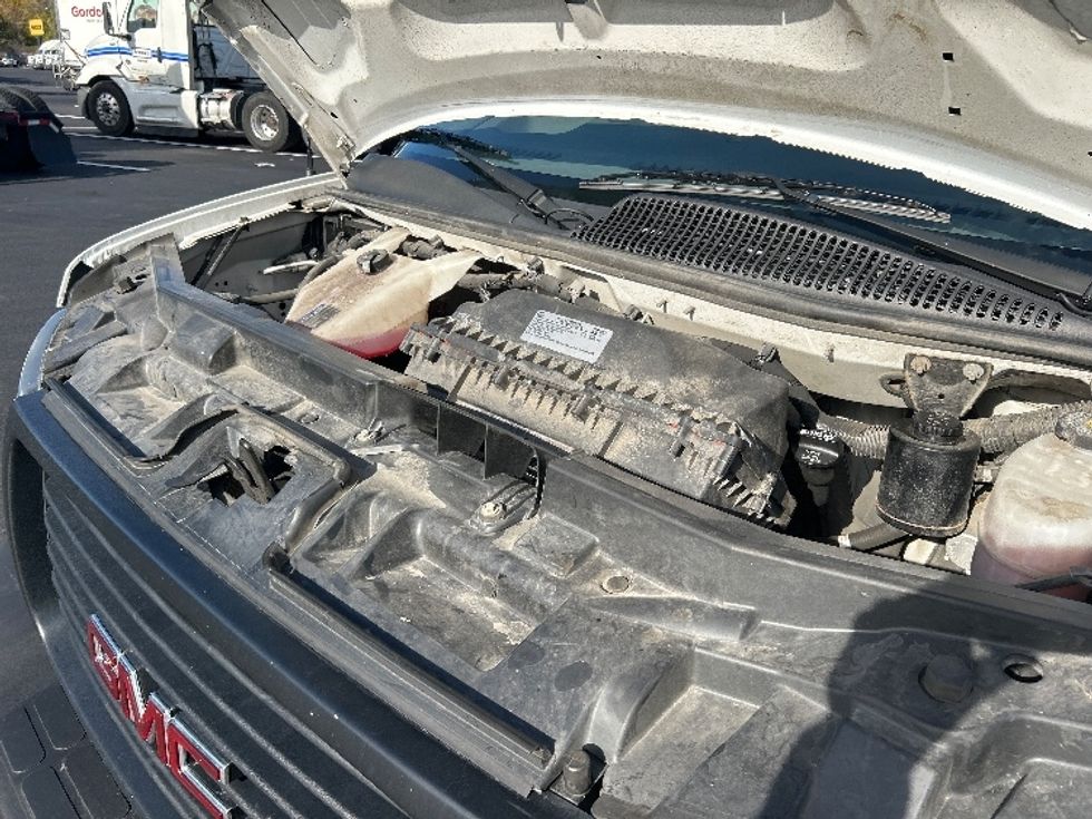 Light Duty Box Truck-Light and Medium Duty Trucks-GMC-2021-Savana G33903-Louisville-KY-125,345\n\t\tmiles-$ 27,000 - Image 23