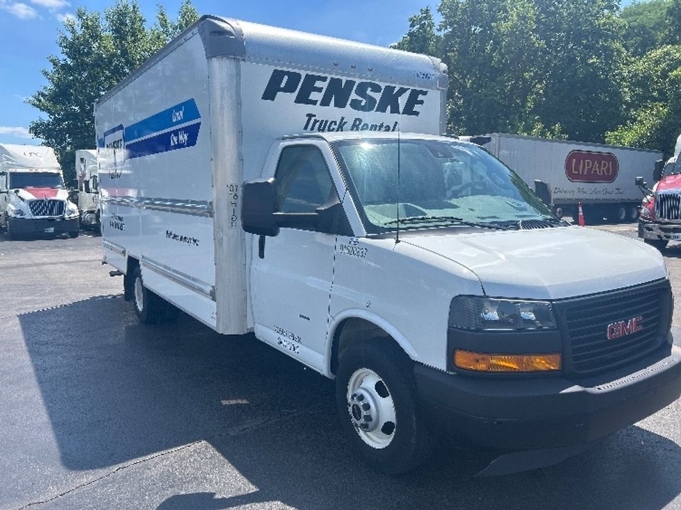 Light Duty Box Truck-Light and Medium Duty Trucks-GMC-2021-Savana G33903-Louisville-KY-66,703\n\t\tmiles-$ 33,750 - Image 1