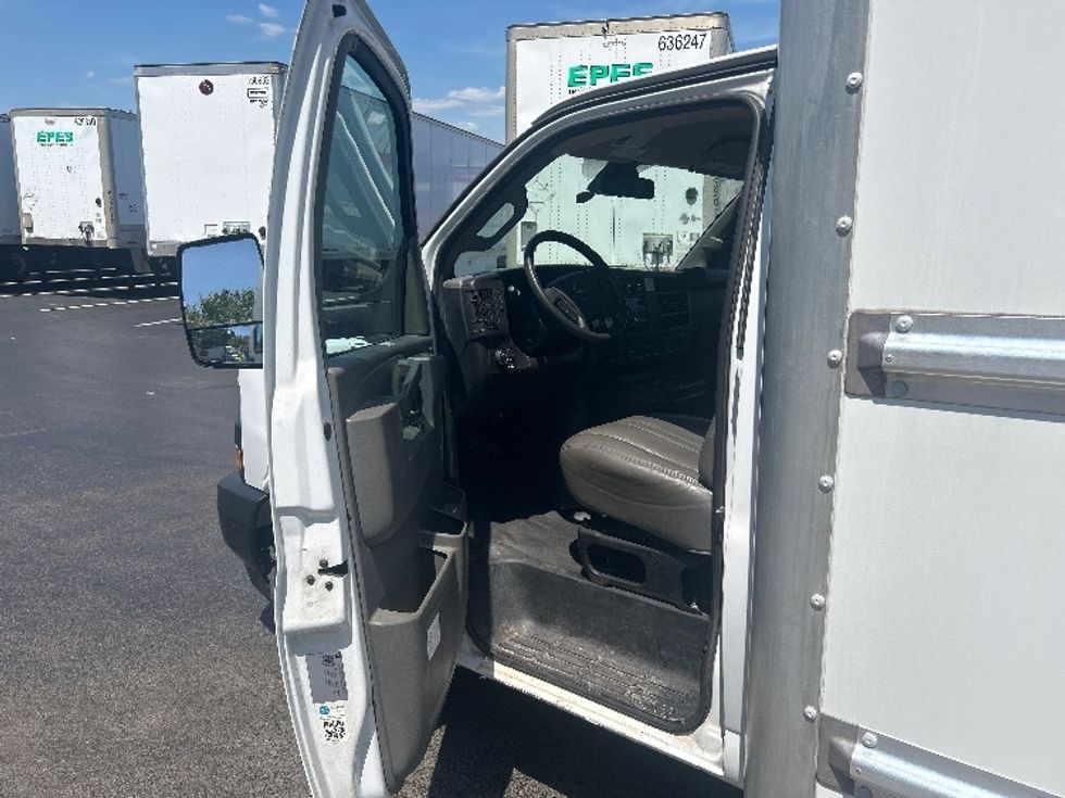 Light Duty Box Truck-Light and Medium Duty Trucks-GMC-2021-Savana G33903-Louisville-KY-66,703\n\t\tmiles-$ 33,750 - Image 16