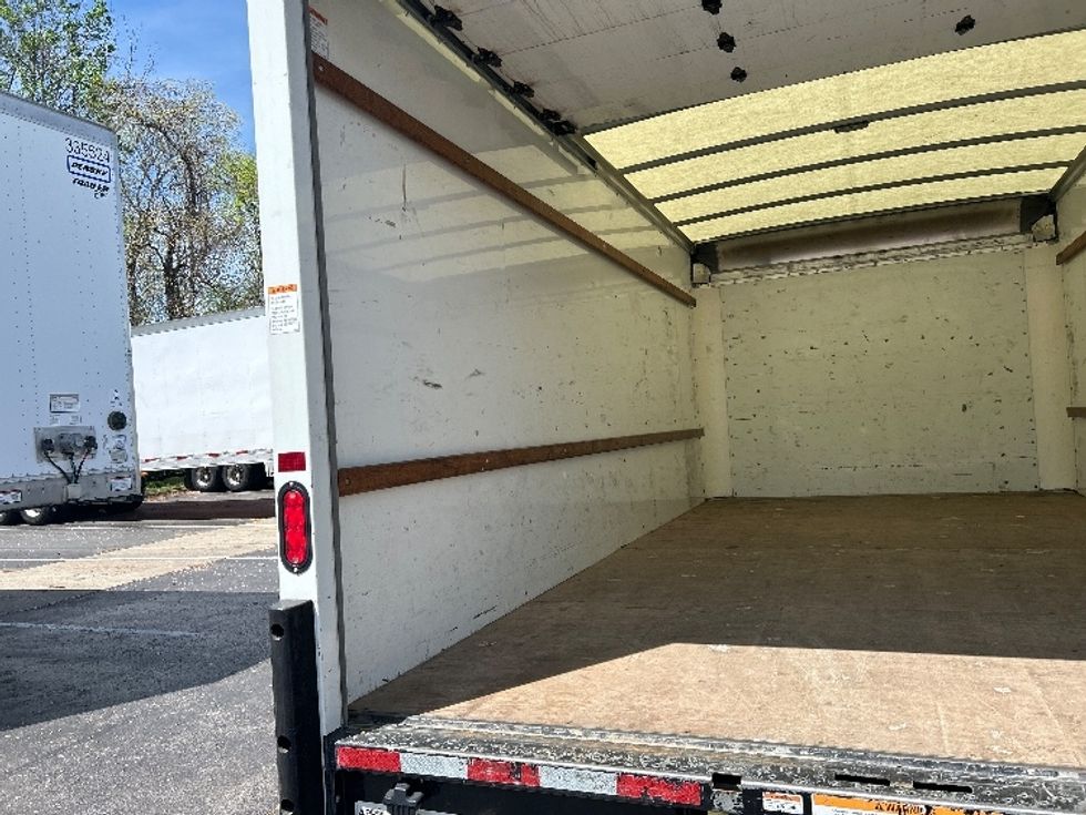 Light Duty Box Truck-Light and Medium Duty Trucks-GMC-2021-Savana G33903-Louisville-KY-69,399\n\t\tmiles-$ 33,000 - Image 11