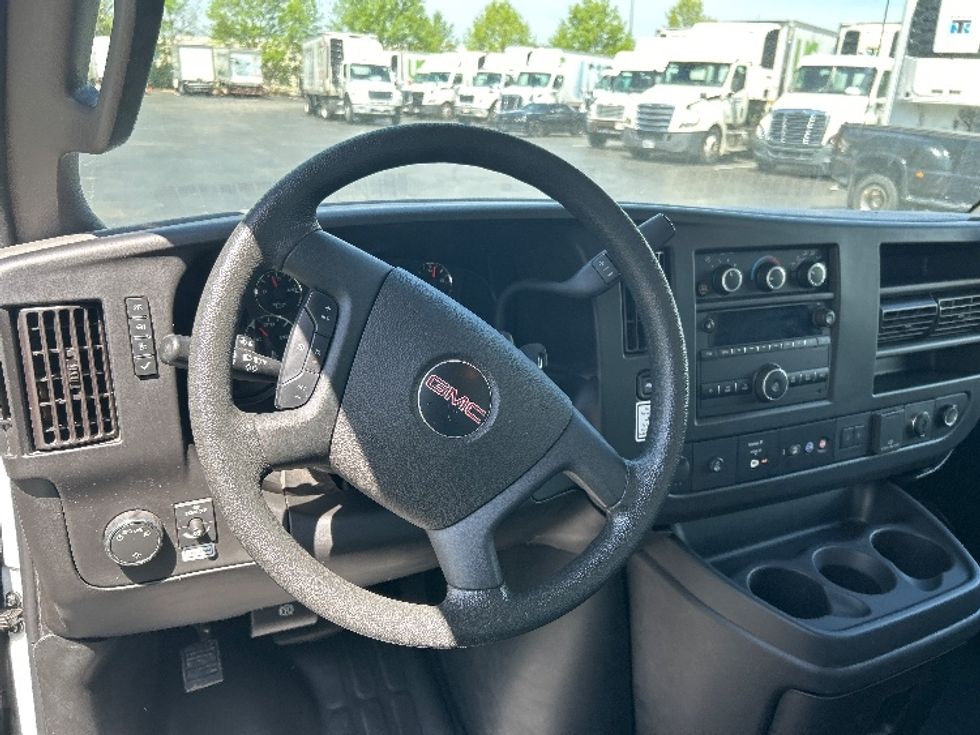Light Duty Box Truck-Light and Medium Duty Trucks-GMC-2021-Savana G33903-Louisville-KY-69,399\n\t\tmiles-$ 33,000 - Image 17