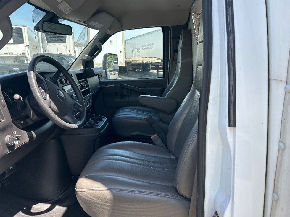 Light Duty Box Truck-Light and Medium Duty Trucks-GMC-2021-Savana G33903-Louisville-KY-69,399\n\t\tmiles-$ 33,000 - Image 19