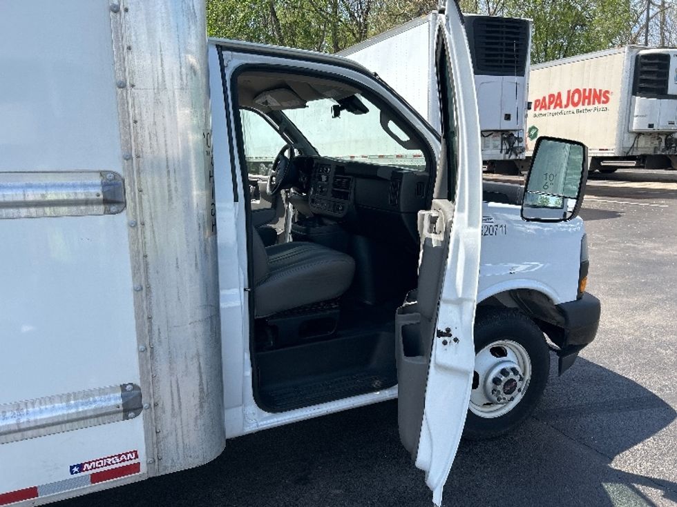 Light Duty Box Truck-Light and Medium Duty Trucks-GMC-2021-Savana G33903-Louisville-KY-69,399\n\t\tmiles-$ 33,000 - Image 20