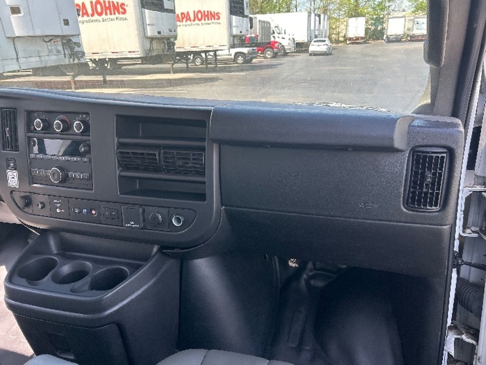 Light Duty Box Truck-Light and Medium Duty Trucks-GMC-2021-Savana G33903-Louisville-KY-69,399\n\t\tmiles-$ 33,000 - Image 21