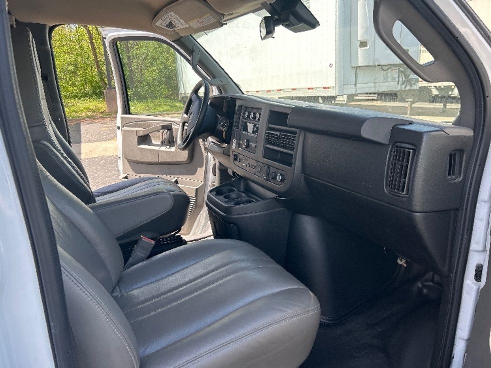 Light Duty Box Truck-Light and Medium Duty Trucks-GMC-2021-Savana G33903-Louisville-KY-69,399\n\t\tmiles-$ 33,000 - Image 22