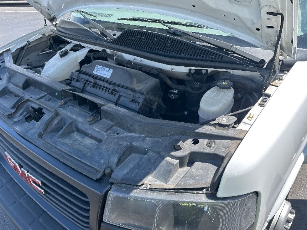 Light Duty Box Truck-Light and Medium Duty Trucks-GMC-2021-Savana G33903-Louisville-KY-69,399\n\t\tmiles-$ 33,000 - Image 24