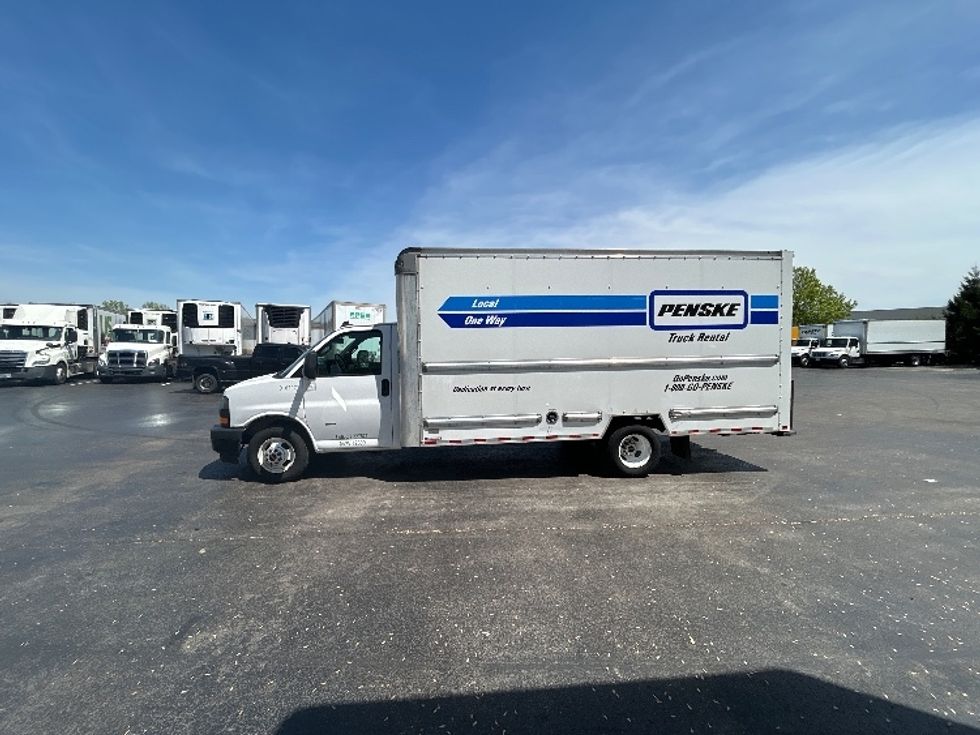Light Duty Box Truck-Light and Medium Duty Trucks-GMC-2021-Savana G33903-Louisville-KY-69,399\n\t\tmiles-$ 33,000 - Image 4