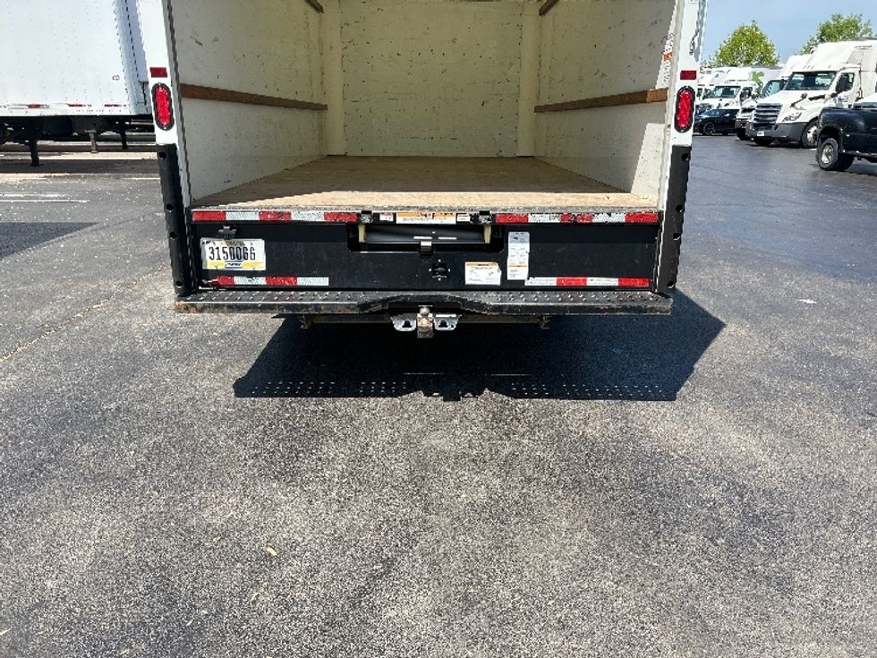 Light Duty Box Truck-Light and Medium Duty Trucks-GMC-2021-Savana G33903-Louisville-KY-69,399\n\t\tmiles-$ 33,000 - Image 9