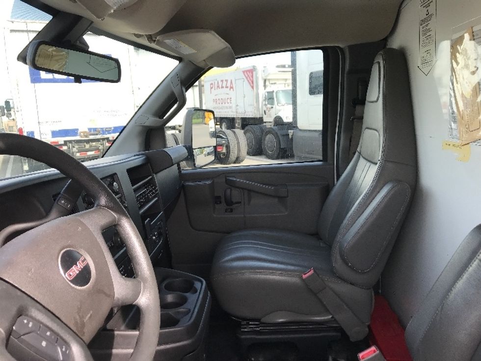 Light Duty Box Truck-Light and Medium Duty Trucks-GMC-2021-Savana G33903-Louisville-KY-74,299\n\t\tmiles-$ 32,250 - Image 18