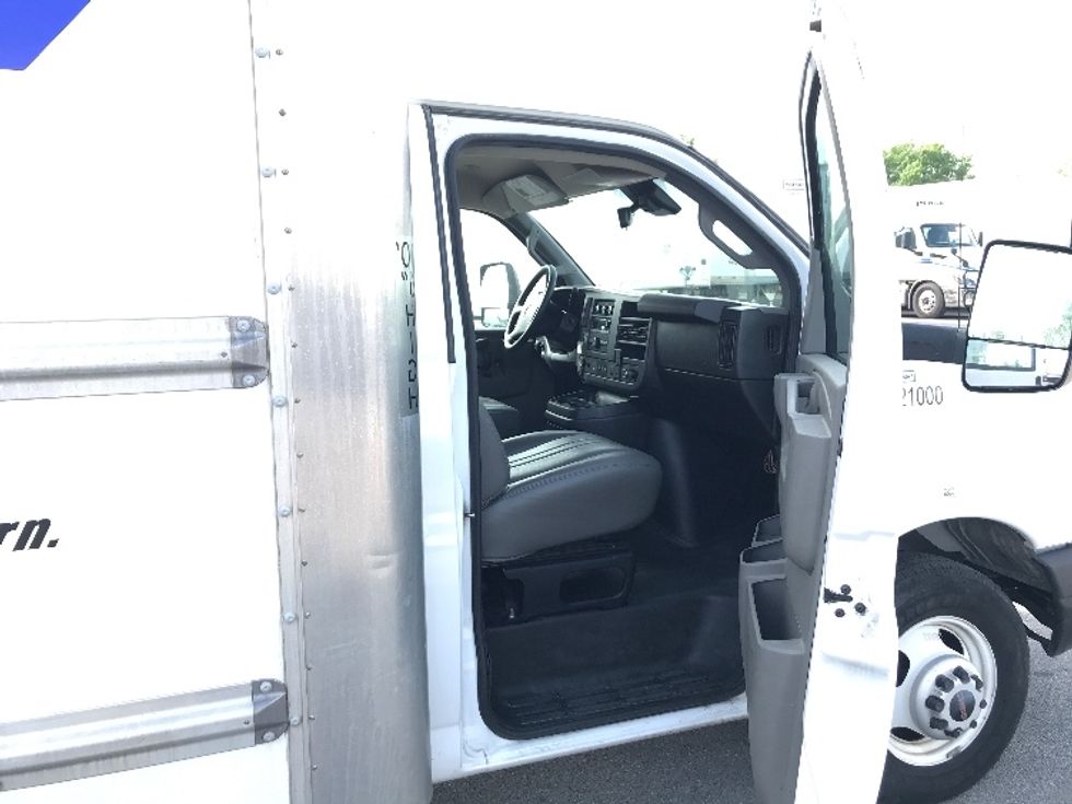 Light Duty Box Truck-Light and Medium Duty Trucks-GMC-2021-Savana G33903-Louisville-KY-74,299\n\t\tmiles-$ 32,250 - Image 19