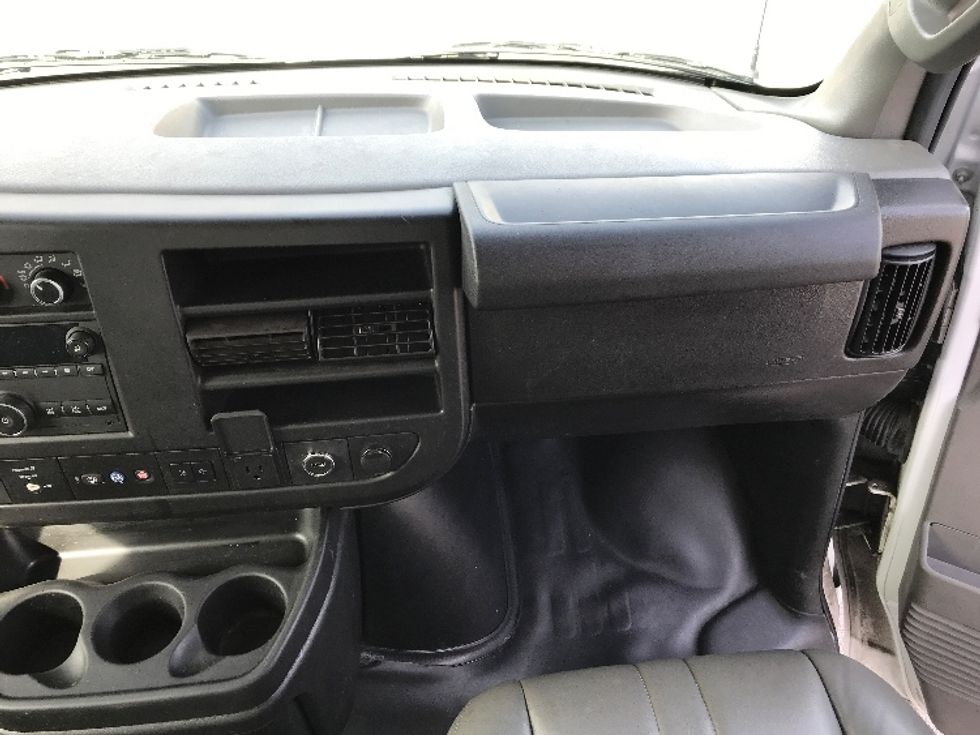 Light Duty Box Truck-Light and Medium Duty Trucks-GMC-2021-Savana G33903-Louisville-KY-74,299\n\t\tmiles-$ 32,250 - Image 20