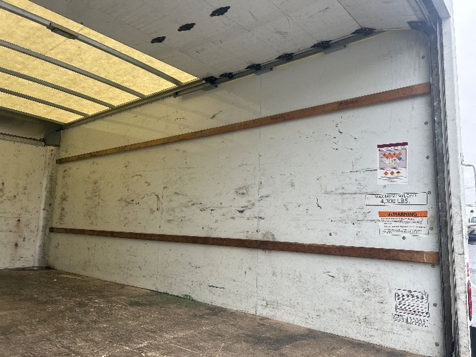 Light Duty Box Truck-Light and Medium Duty Trucks-GMC-2021-Savana G33903-Louisville-KY-90,838\n\t\tmiles-$ 28,250 - Image 11