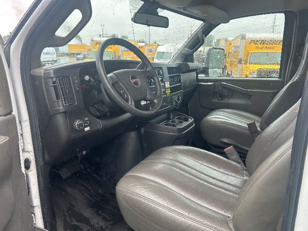 Light Duty Box Truck-Light and Medium Duty Trucks-GMC-2021-Savana G33903-Louisville-KY-90,838\n\t\tmiles-$ 28,250 - Image 15