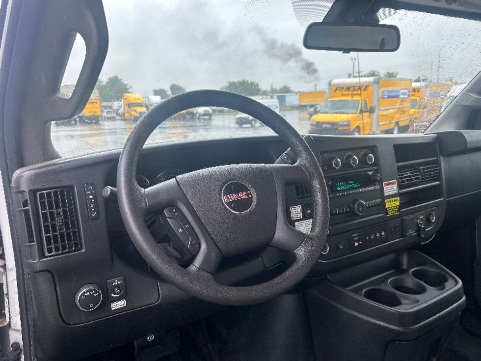 Light Duty Box Truck-Light and Medium Duty Trucks-GMC-2021-Savana G33903-Louisville-KY-90,838\n\t\tmiles-$ 28,250 - Image 16