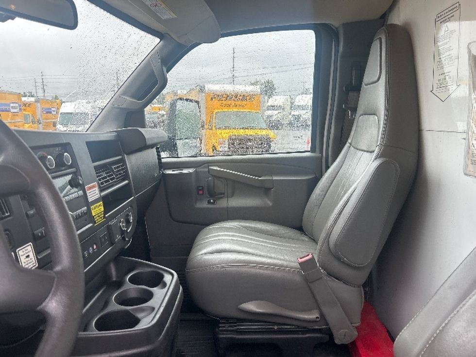 Light Duty Box Truck-Light and Medium Duty Trucks-GMC-2021-Savana G33903-Louisville-KY-90,838\n\t\tmiles-$ 28,250 - Image 17