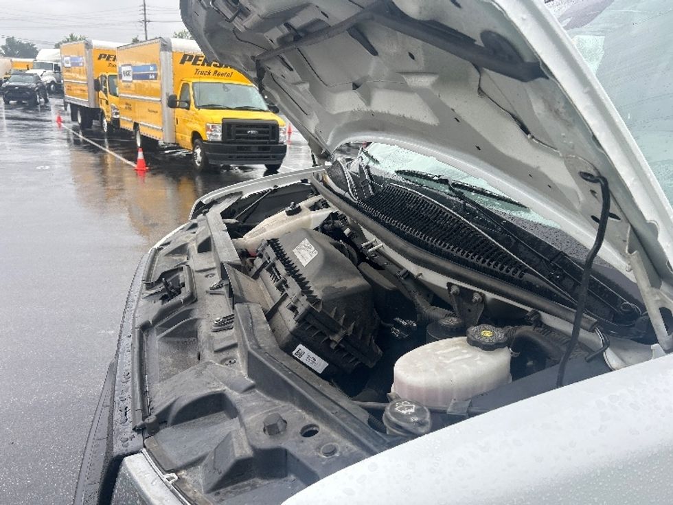 Light Duty Box Truck-Light and Medium Duty Trucks-GMC-2021-Savana G33903-Louisville-KY-90,838\n\t\tmiles-$ 28,250 - Image 22