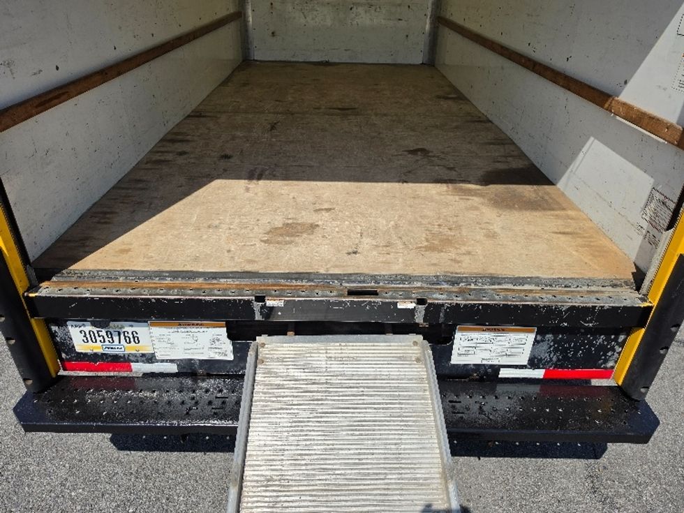 Light Duty Box Truck-Light and Medium Duty Trucks-GMC-2021-Savana G33903-Louisville-KY-94,952\n\t\tmiles-$ 26,500 - Image 10