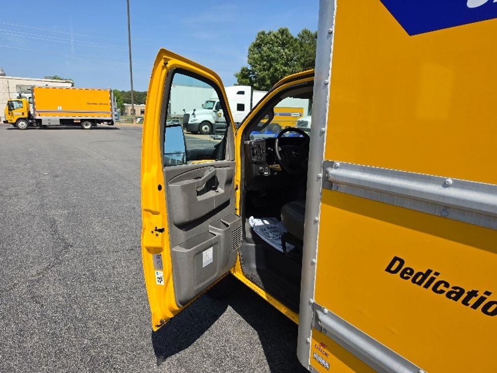 Light Duty Box Truck-Light and Medium Duty Trucks-GMC-2021-Savana G33903-Louisville-KY-94,952\n\t\tmiles-$ 26,500 - Image 16