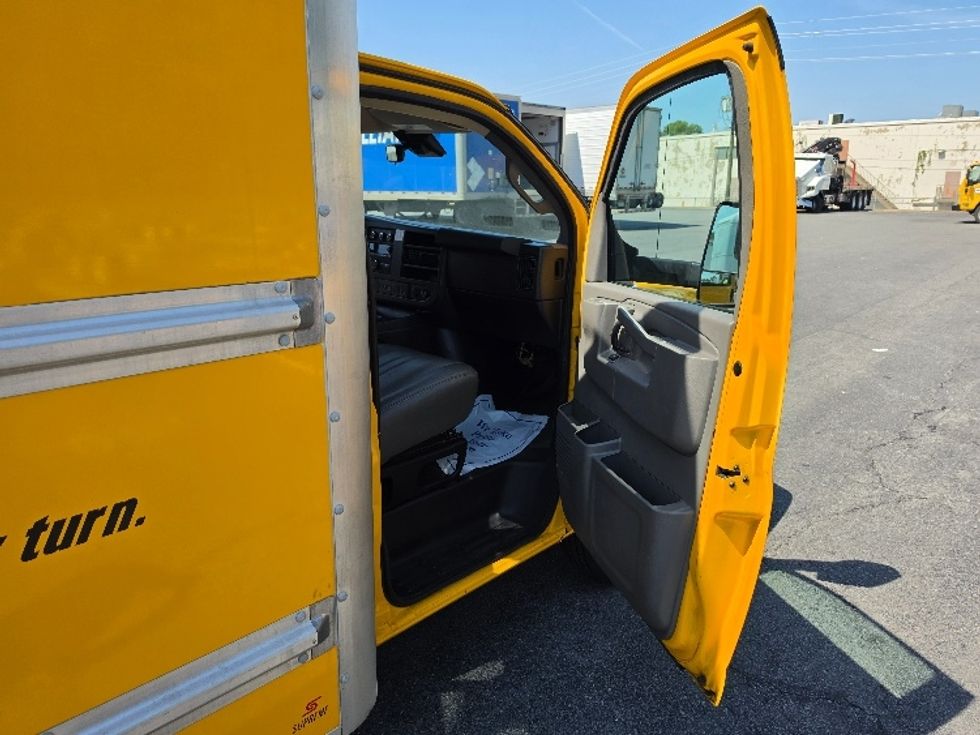 Light Duty Box Truck-Light and Medium Duty Trucks-GMC-2021-Savana G33903-Louisville-KY-94,952\n\t\tmiles-$ 26,500 - Image 20
