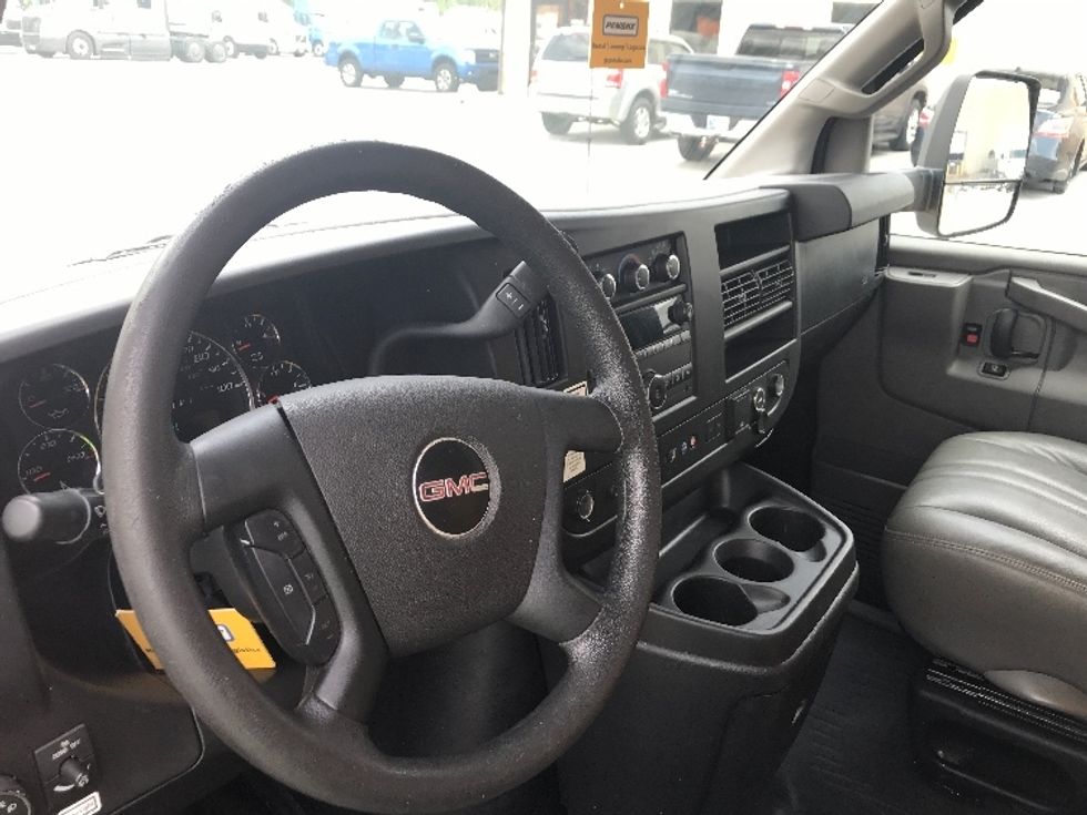 Light Duty Box Truck-Light and Medium Duty Trucks-GMC-2021-Savana G33903-Louisville-KY-95,691\n\t\tmiles-$ 26,250 - Image 17