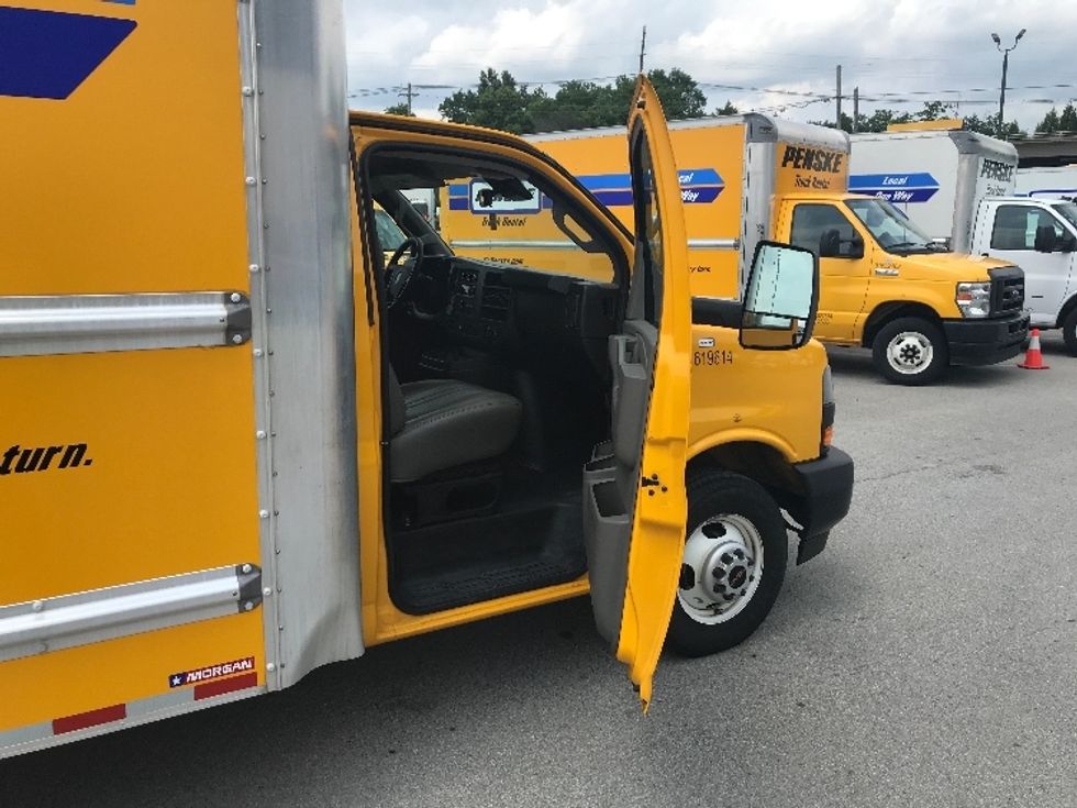 Light Duty Box Truck-Light and Medium Duty Trucks-GMC-2021-Savana G33903-Louisville-KY-95,691\n\t\tmiles-$ 26,250 - Image 20