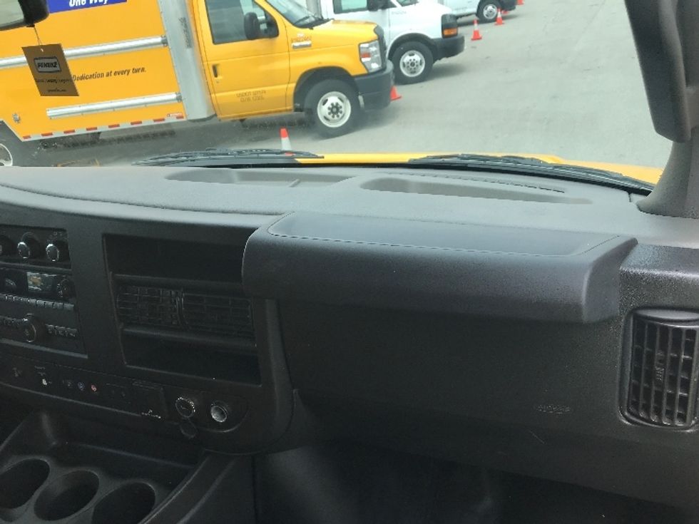 Light Duty Box Truck-Light and Medium Duty Trucks-GMC-2021-Savana G33903-Louisville-KY-95,691\n\t\tmiles-$ 26,250 - Image 21