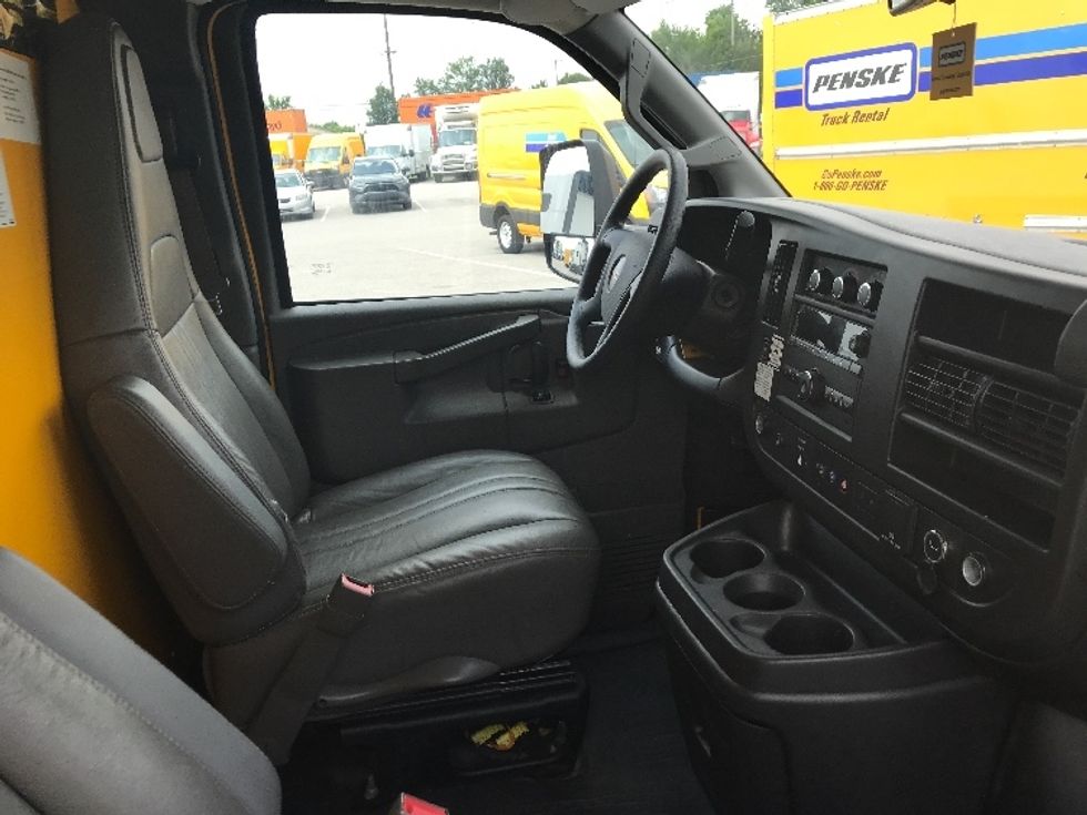 Light Duty Box Truck-Light and Medium Duty Trucks-GMC-2021-Savana G33903-Louisville-KY-95,691\n\t\tmiles-$ 26,250 - Image 22