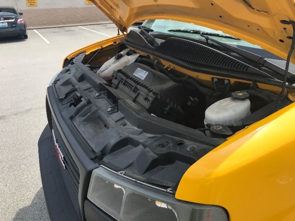 Light Duty Box Truck-Light and Medium Duty Trucks-GMC-2021-Savana G33903-Louisville-KY-95,691\n\t\tmiles-$ 26,250 - Image 24