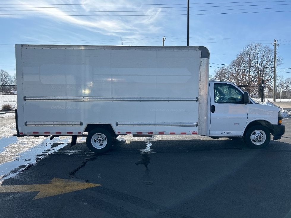 Light Duty Box Truck-Light and Medium Duty Trucks-GMC-2021-Savana G33903-Lowell-AR-118,339\n\t\tmiles-$ 27,000 - Image 13