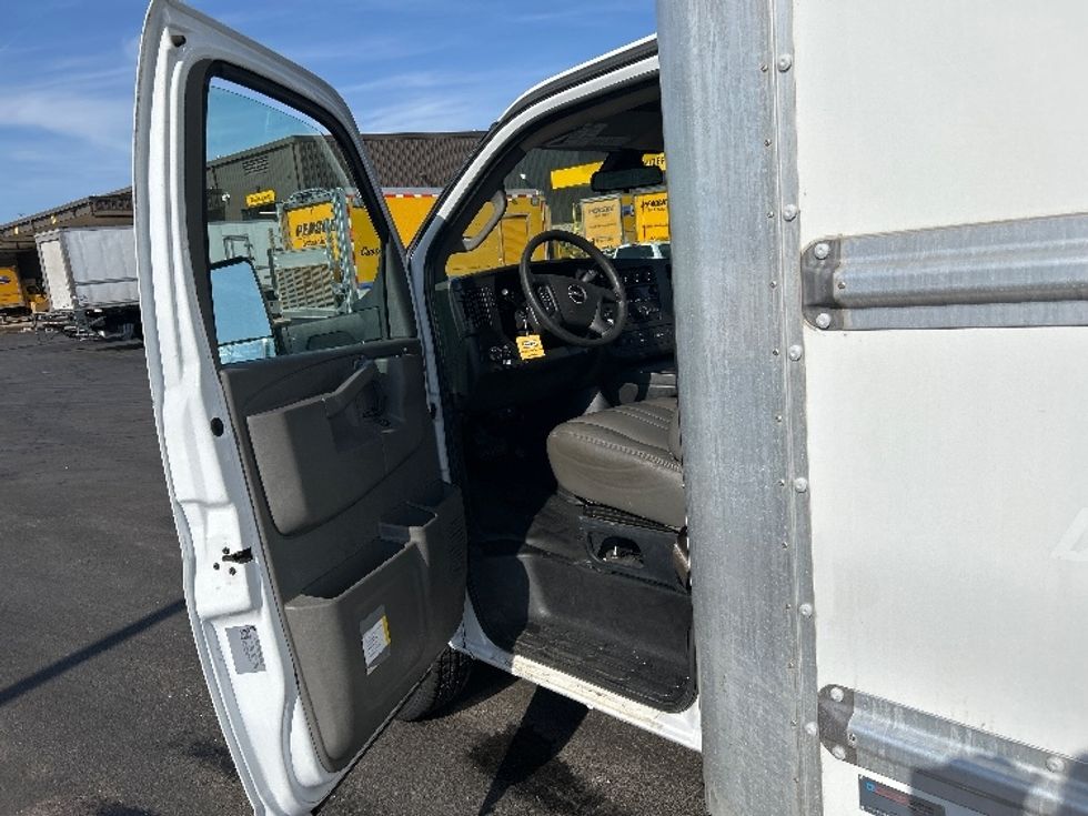 Light Duty Box Truck-Light and Medium Duty Trucks-GMC-2021-Savana G33903-Lowell-AR-118,339\n\t\tmiles-$ 27,000 - Image 14