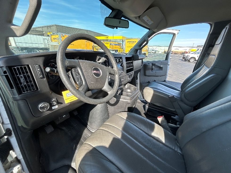 Light Duty Box Truck-Light and Medium Duty Trucks-GMC-2021-Savana G33903-Lowell-AR-118,339\n\t\tmiles-$ 27,000 - Image 15