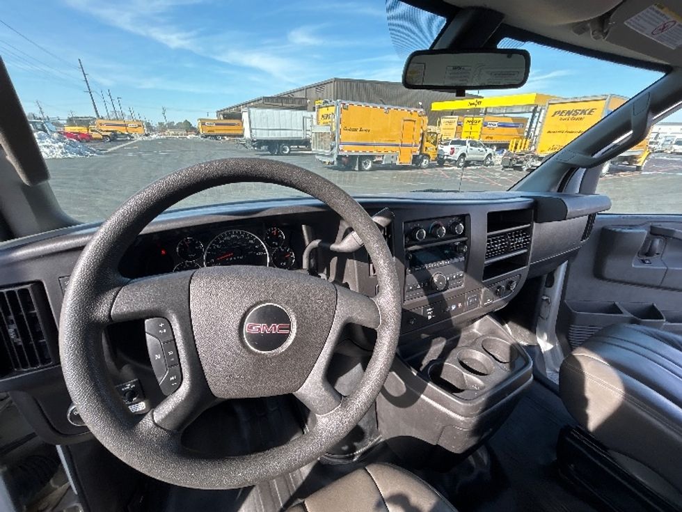 Light Duty Box Truck-Light and Medium Duty Trucks-GMC-2021-Savana G33903-Lowell-AR-118,339\n\t\tmiles-$ 27,000 - Image 16