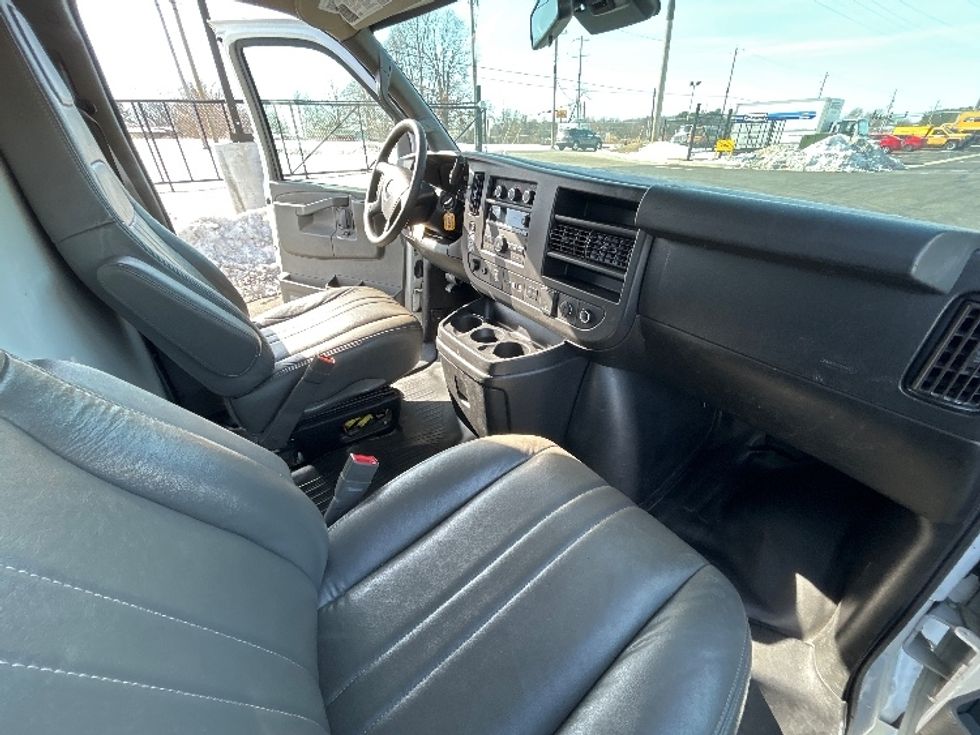 Light Duty Box Truck-Light and Medium Duty Trucks-GMC-2021-Savana G33903-Lowell-AR-118,339\n\t\tmiles-$ 27,000 - Image 20