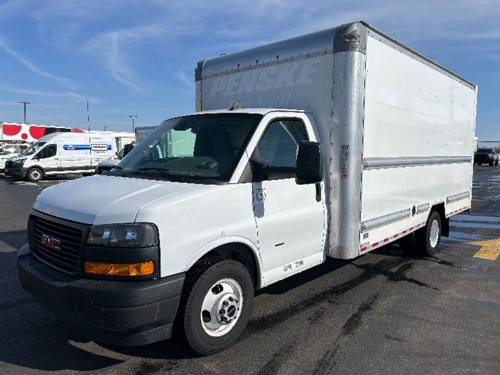 Light Duty Box Truck-Light and Medium Duty Trucks-GMC-2021-Savana G33903-Lowell-AR-118,339\n\t\tmiles-$ 27,000 - Image 3