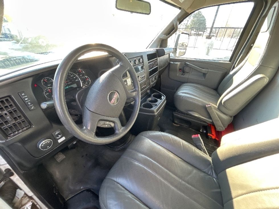 Light Duty Box Truck-Light and Medium Duty Trucks-GMC-2021-Savana G33903-Lowell-AR-123,145\n\t\tmiles-$ 26,500 - Image 15