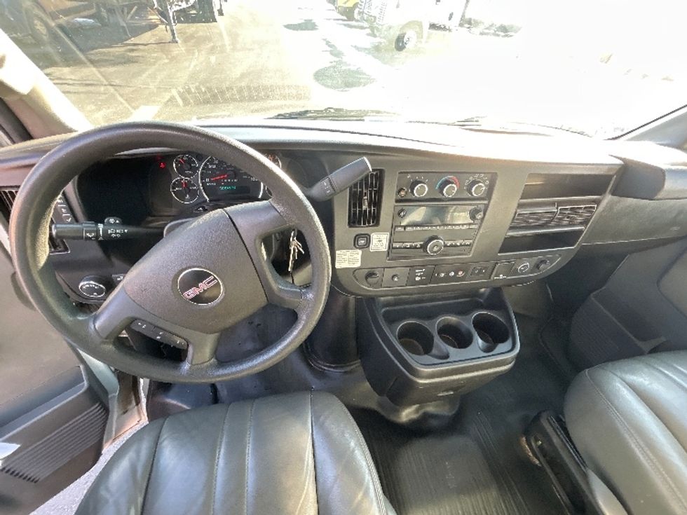 Light Duty Box Truck-Light and Medium Duty Trucks-GMC-2021-Savana G33903-Lowell-AR-123,145\n\t\tmiles-$ 26,500 - Image 16