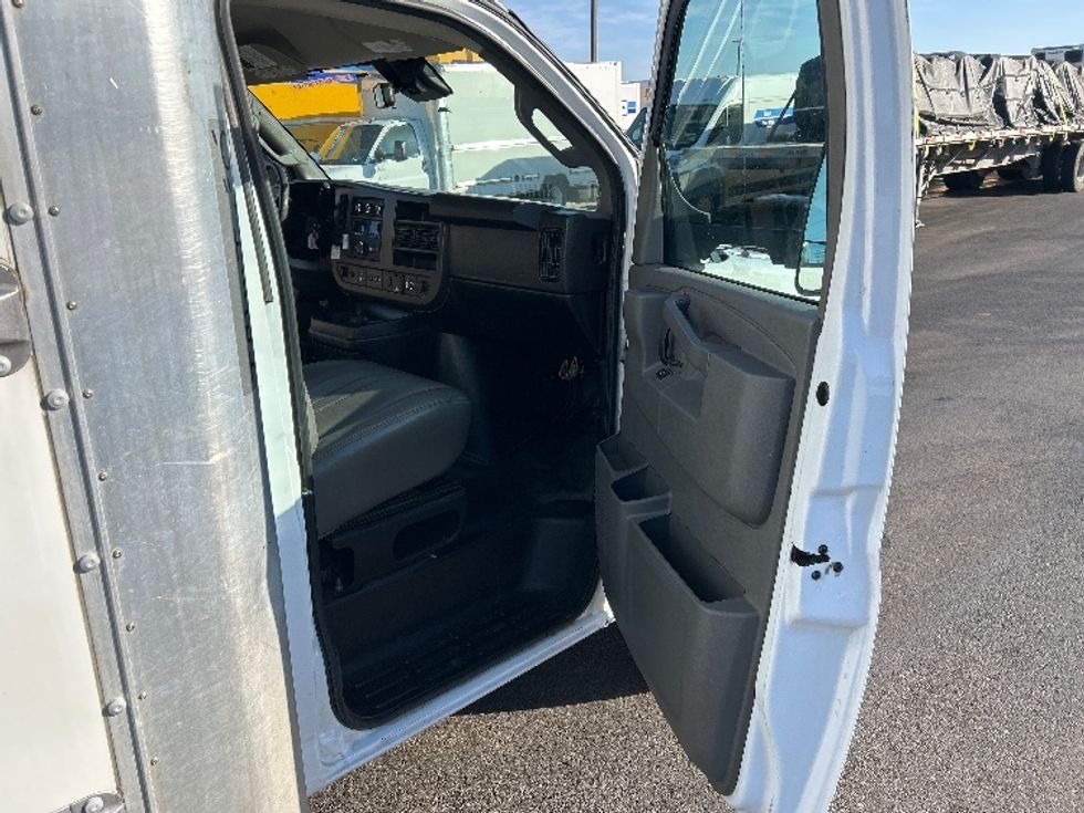 Light Duty Box Truck-Light and Medium Duty Trucks-GMC-2021-Savana G33903-Lowell-AR-123,145\n\t\tmiles-$ 26,500 - Image 18