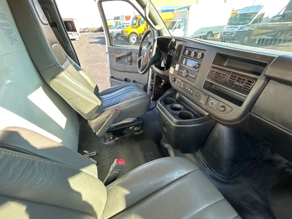 Light Duty Box Truck-Light and Medium Duty Trucks-GMC-2021-Savana G33903-Lowell-AR-123,145\n\t\tmiles-$ 26,500 - Image 20
