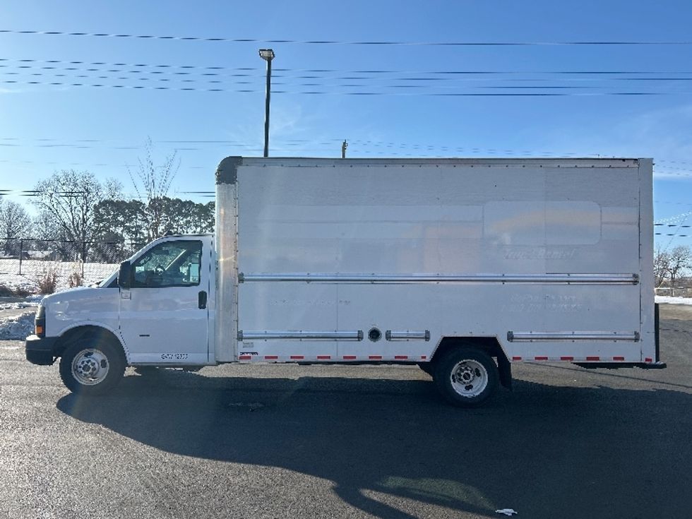 Light Duty Box Truck-Light and Medium Duty Trucks-GMC-2021-Savana G33903-Lowell-AR-123,145\n\t\tmiles-$ 26,500 - Image 4
