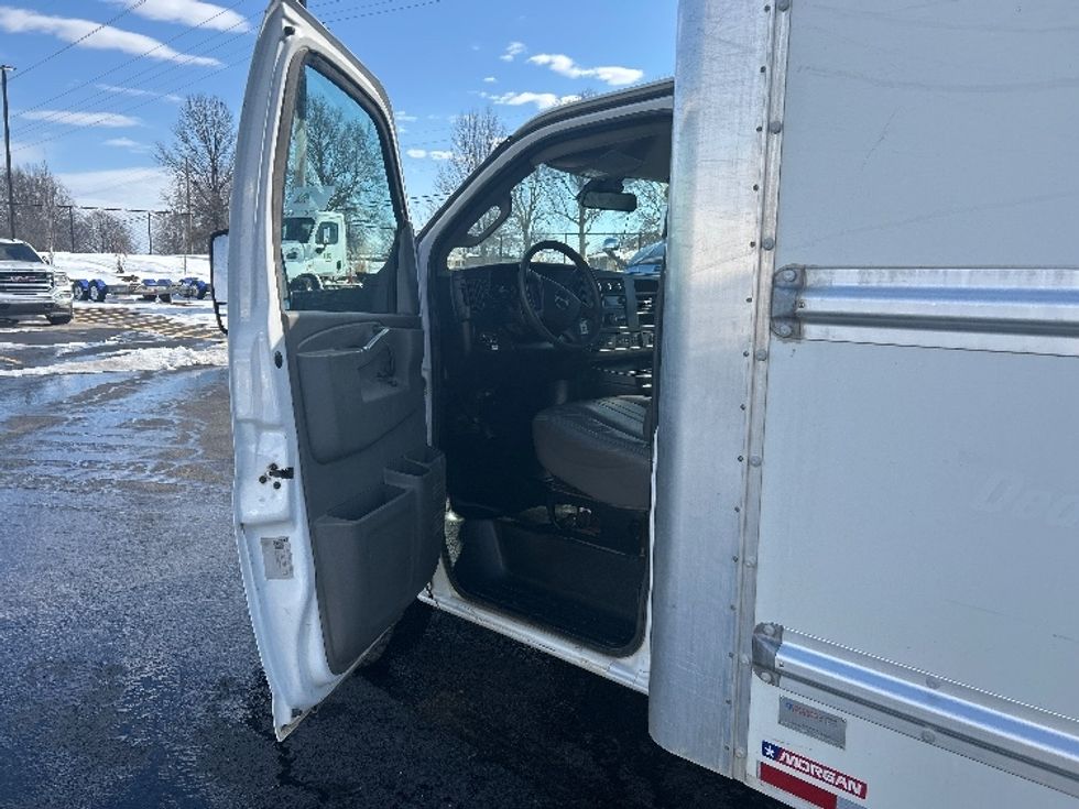 Light Duty Box Truck-Light and Medium Duty Trucks-GMC-2021-Savana G33903-Lowell-AR-90,701\n\t\tmiles-$ 30,250 - Image 13