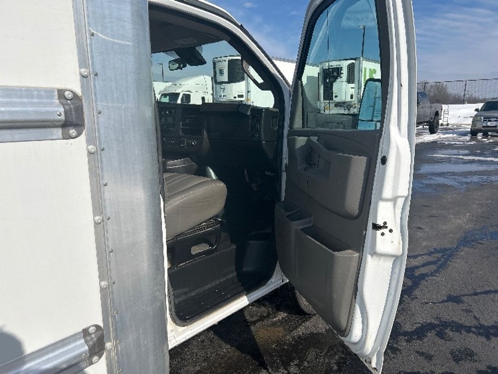 Light Duty Box Truck-Light and Medium Duty Trucks-GMC-2021-Savana G33903-Lowell-AR-90,701\n\t\tmiles-$ 30,250 - Image 17